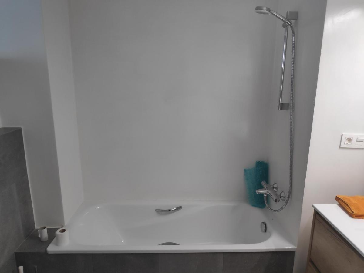 Apartment Close To The Beach With Free Parking Badalona Eksteriør bilde