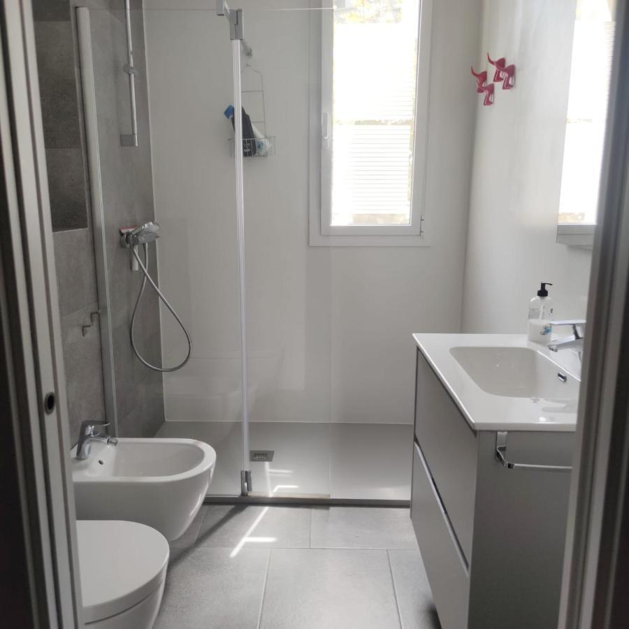 Apartment Close To The Beach With Free Parking Badalona Eksteriør bilde